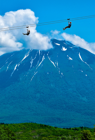 The Mega Zipline in Niseko is one of the world’s longest. | NISEKO TOURISM