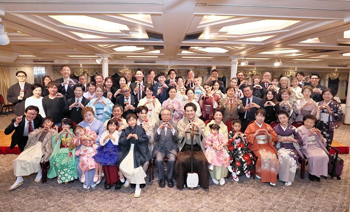The Manmaru Club Sun-sun Kai holds one of its cultural exchange meetings aboard the Tokyo Symphony Sunset Cruise on Nov. 27, 2024, in Tokyo. | RURIKO CO.
