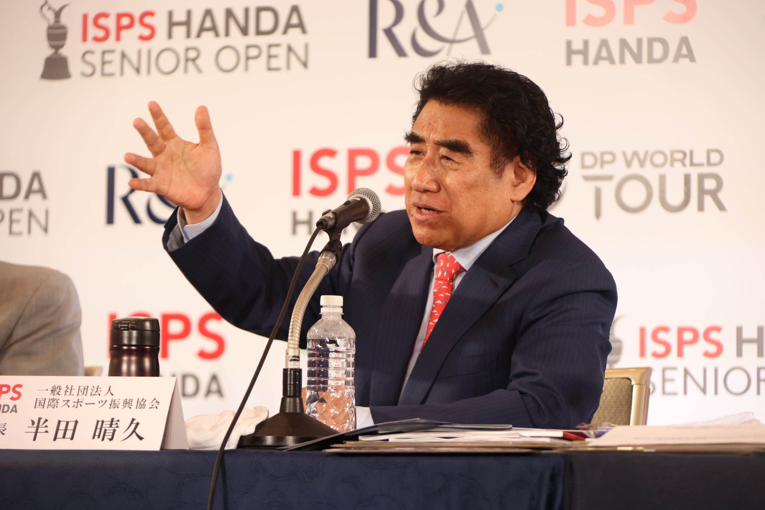 Handa explains the details of sponsoring the Senior Open, which is organized by The R&A. | ISPS