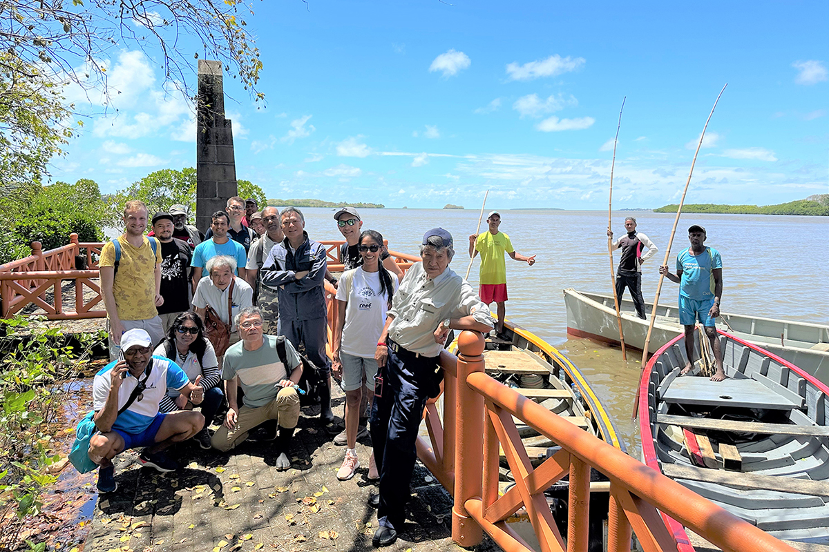 A mangrove workshop in Mauritius last December. | MITSUI O.S.K. LINES LTD.
