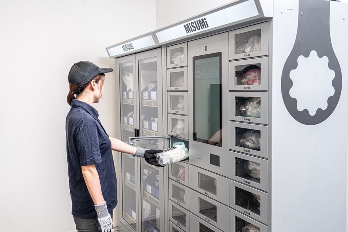 Workers can obtain products in the desired quantities immediately from Misumi Floow vending machines whenever needed. | MISUMI GROUP INC.
