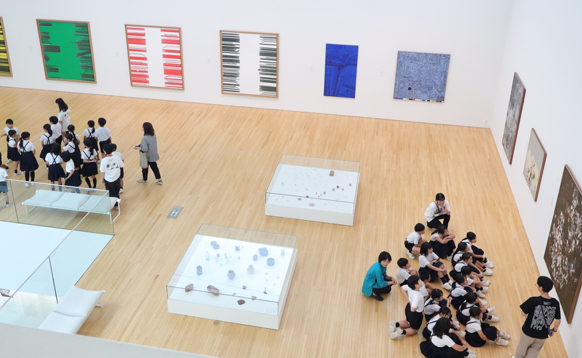 A modern art museum that combines a novel take on architecture