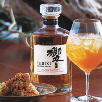 Hibiki whisky in Chinese tea pairs well with shark fin